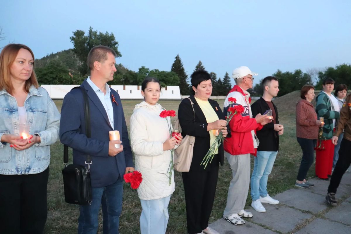 «Свечи памяти» зажглись на мемориале «Жертвам фашизма» «Свечи памяти» зажглись на мемориале «Жертвам фашизма»