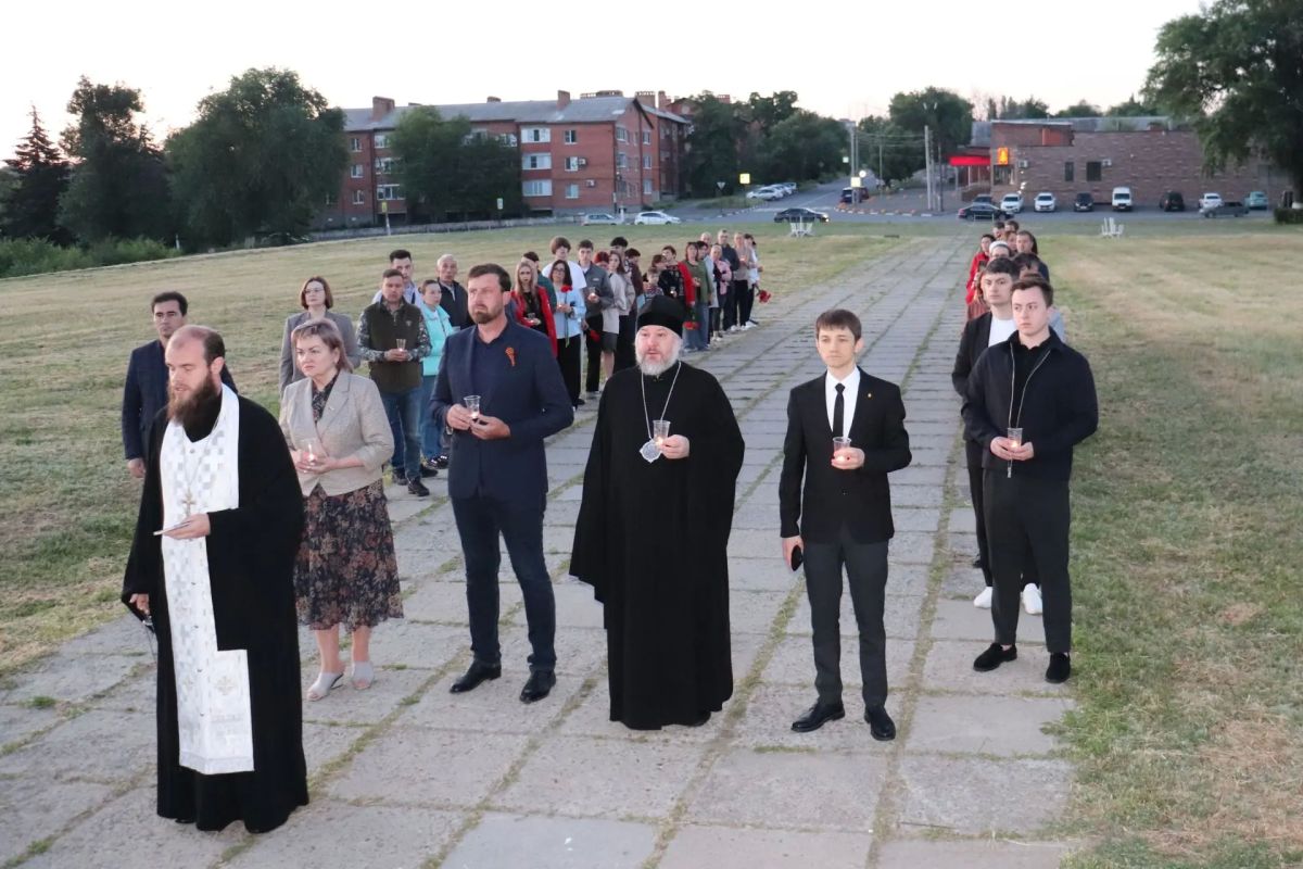 «Свечи памяти» зажглись на мемориале «Жертвам фашизма» «Свечи памяти» зажглись на мемориале «Жертвам фашизма»