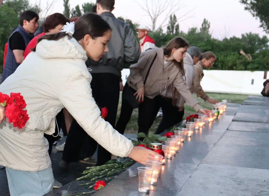 «Свечи памяти» зажглись на мемориале «Жертвам фашизма» «Свечи памяти» зажглись на мемориале «Жертвам фашизма»