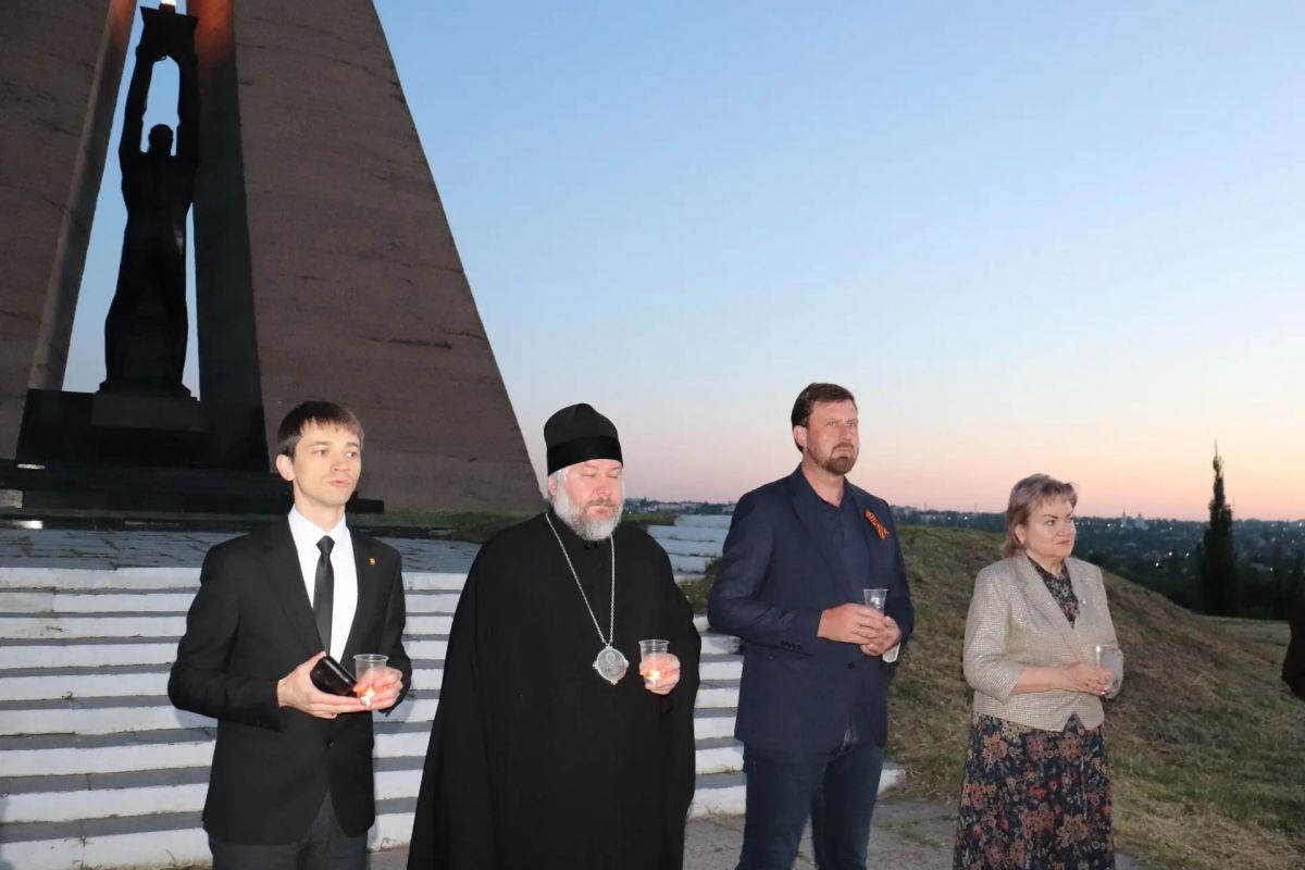 «Свечи памяти» зажглись на мемориале «Жертвам фашизма» «Свечи памяти» зажглись на мемориале «Жертвам фашизма»