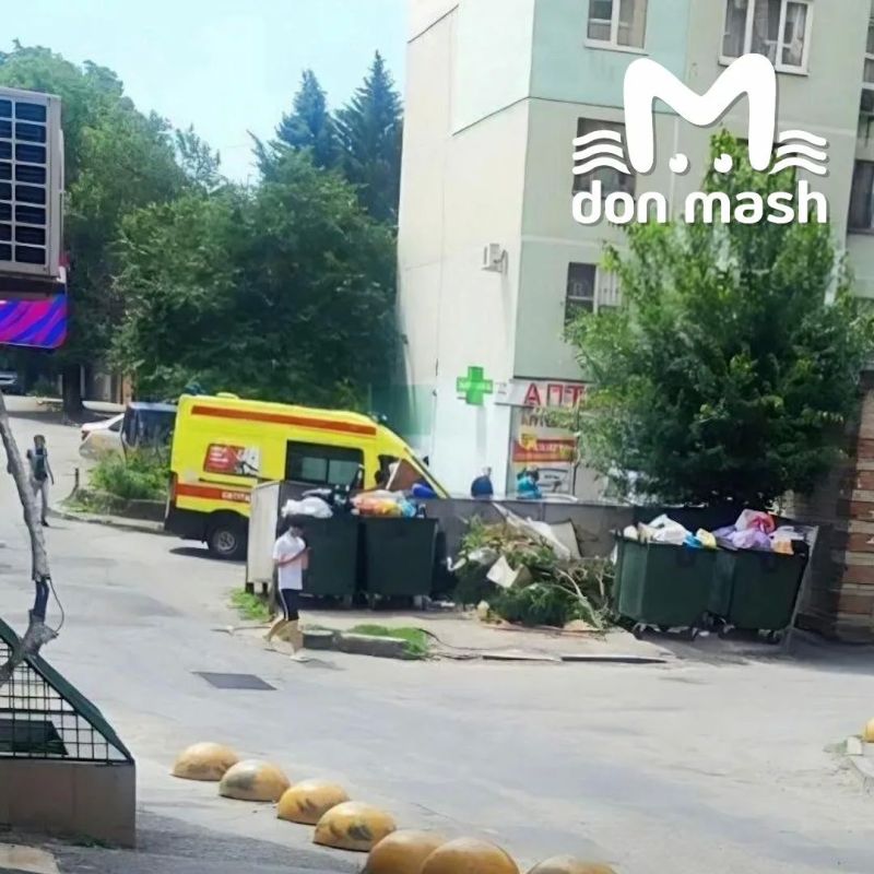 Двухлетний мальчик выпал из окна ростовской многоэтажки и скончался