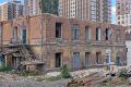 В Ростове разбирают последнюю казарму бывшей бойни — на ее месте вырастут 16 жилых корпусов