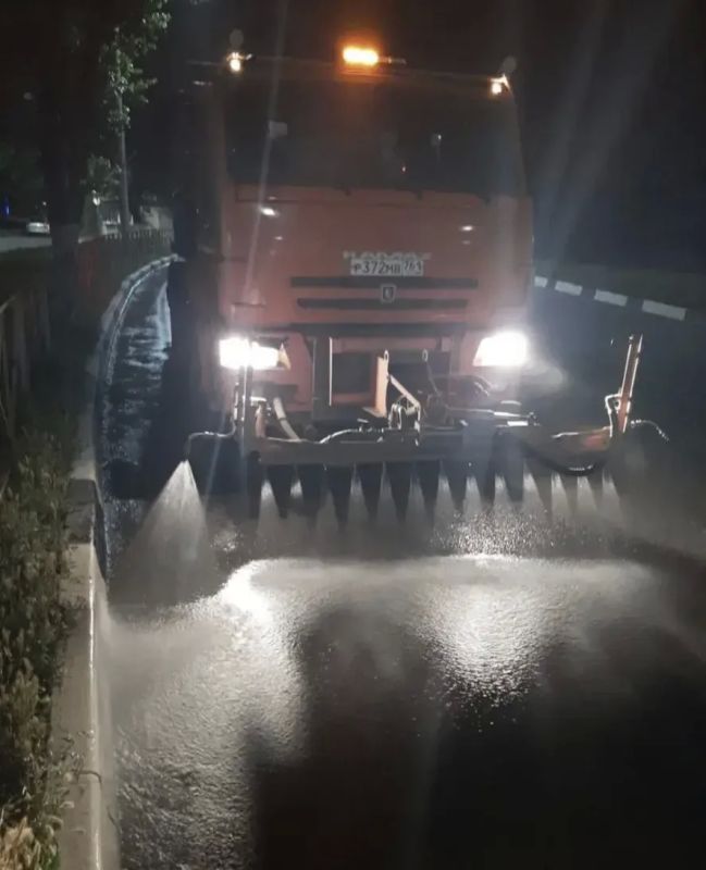 В Новочеркасске продолжаются плановые работы по содержанию и благоустройству улично-дорожной сети В Новочеркасске продолжаются плановые работы по содержанию и благоустройству улично-дорожной сети