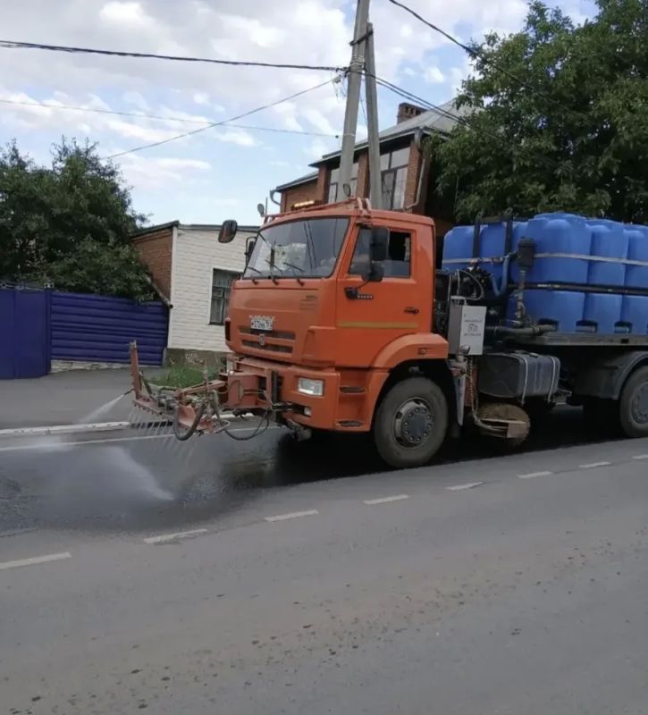 В Новочеркасске продолжаются плановые работы по содержанию и благоустройству улично-дорожной сети В Новочеркасске продолжаются плановые работы по содержанию и благоустройству улично-дорожной сети