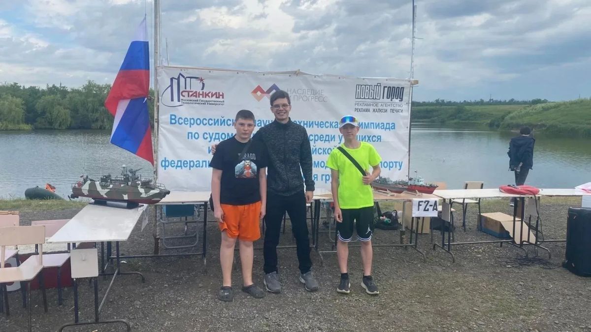 С 18 по 21 июня в хуторе Новопавловка прошли сразу два престижных турнира: Всероссийская научно-техническая олимпиада по судомоделированию среди учащихся и Первенство Европейской зоны федеральных округов по судомодельному... С 18 по 21 июня в хуторе Новопавловка прошли сразу два престижных турнира: Всероссийская научно-техническая олимпиада по судомоделированию среди учащихся и Первенство Европейской зоны федеральных округов по судомодельному...