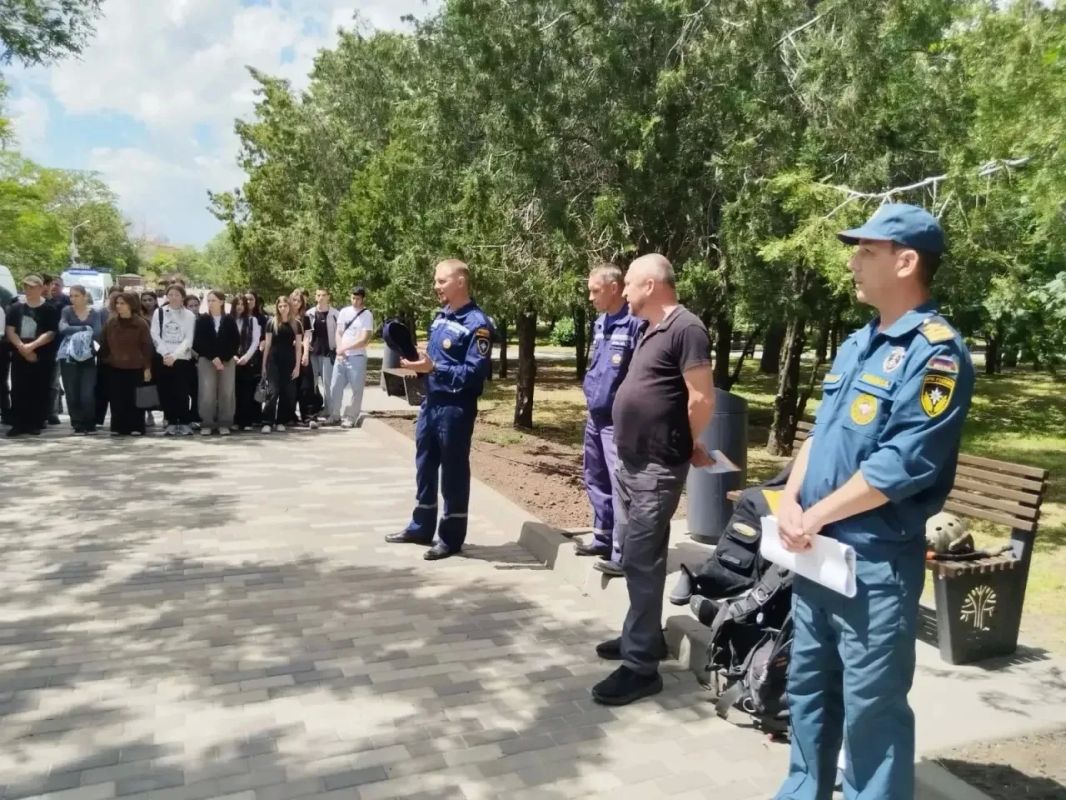 В детских оздоровительных лагерях сотрудники ГИМС проводят акцию «Лето безопасности» В детских оздоровительных лагерях сотрудники ГИМС проводят акцию «Лето безопасности»