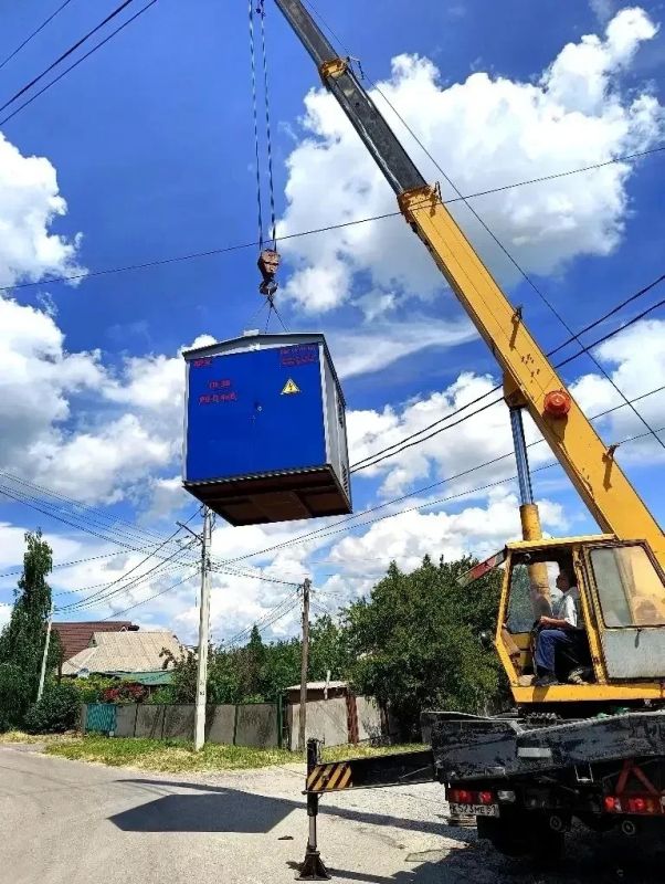 В Азове модернизировали подстанцию, которая обеспечивает электроэнергией более 600 жителей, сообщили в пресс-службе "Донэнерго" В Азове модернизировали подстанцию, которая обеспечивает электроэнергией более 600 жителей, сообщили в пресс-службе "Донэнерго"