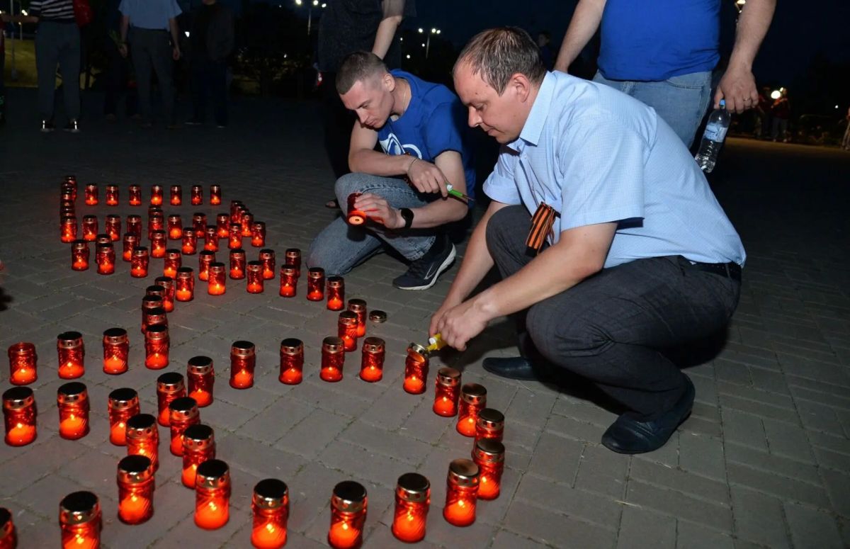 22 июня жители Волгодонска возложили цветы к Стеле Победы, мемориалам детям войны, городам-героям и памятнику героям СВО 22 июня жители Волгодонска возложили цветы к Стеле Победы, мемориалам детям войны, городам-героям и памятнику героям СВО