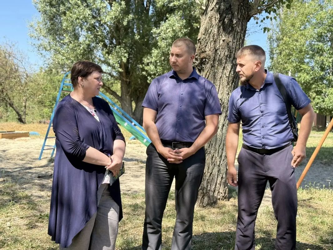 В Шахтах на улице Федюнина вместе с жителями обсудили ремонт грунтовой дороги В Шахтах на улице Федюнина вместе с жителями обсудили ремонт грунтовой дороги