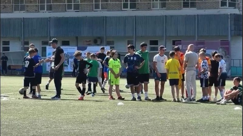Тимофей Калачёв открыл 9-й Кубок Денисенко в Батайске: 40 команд и 350 юных футболистов