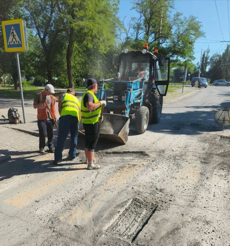 1 июля ИП Гвоздь М.В. в рамках муниципального контракта приступил в Волгодонске к ямочному ремонту дороги на переулке Первомайском – на участке от улицы Ленина до улицы Морской 1 июля ИП Гвоздь М.В. в рамках муниципального контракта приступил в Волгодонске к ямочному ремонту дороги на переулке Первомайском – на участке от улицы Ленина до улицы Морской