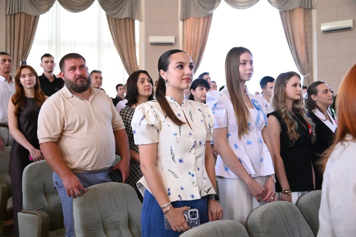 727 выпускников РГУПС получили дипломы с отличием 727 выпускников РГУПС получили дипломы с отличием