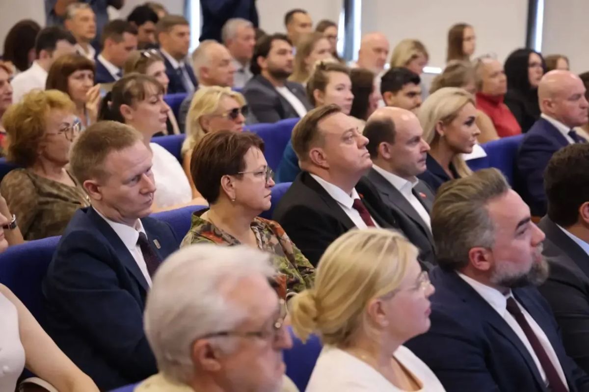 Александр Скрябин: Объединиться ради строительства детской площадки, беседки во дворе, помощи соседу — вот где начинается настоящее гражданское общество Александр Скрябин: Объединиться ради строительства детской площадки, беседки во дворе, помощи соседу — вот где начинается настоящее гражданское общество