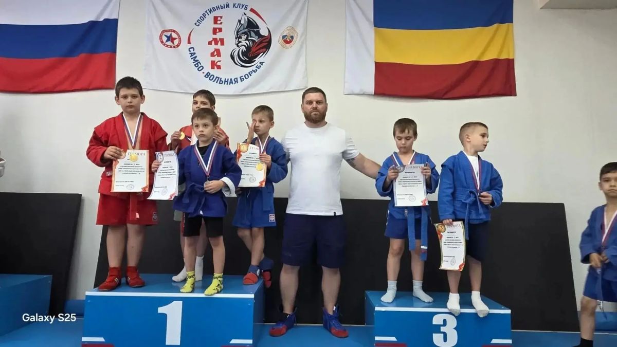 В Шахтах прошли учебно-тренировочные встречи по самбо среди юных спортсменов В Шахтах прошли учебно-тренировочные встречи по самбо среди юных спортсменов