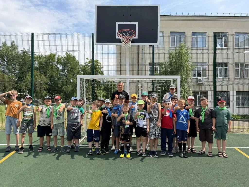 Футбольный клуб «Чайка» продолжает проводить бесплатные тренировки и мастерклассы по футболу в школьных летних лагерях Футбольный клуб «Чайка» продолжает проводить бесплатные тренировки и мастерклассы по футболу в школьных летних лагерях