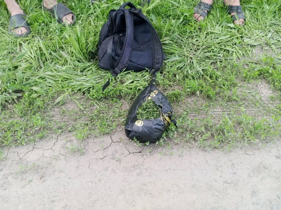 В Константиновске полицейские задержали 36-летнего местного жителя - у мужчины обнаружили 200 грамм наркотика В Константиновске полицейские задержали 36-летнего местного жителя - у мужчины обнаружили 200 грамм наркотика