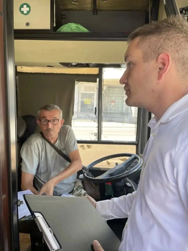 Александр Скрябин: По моему поручению специалисты Департамента транспорта совместно с представителями перевозчиков ежедневно проводят проверку работы систем кондиционирования воздуха в ростовских автобусах Александр Скрябин: По моему поручению специалисты Департамента транспорта совместно с представителями перевозчиков ежедневно проводят проверку работы систем кондиционирования воздуха в ростовских автобусах
