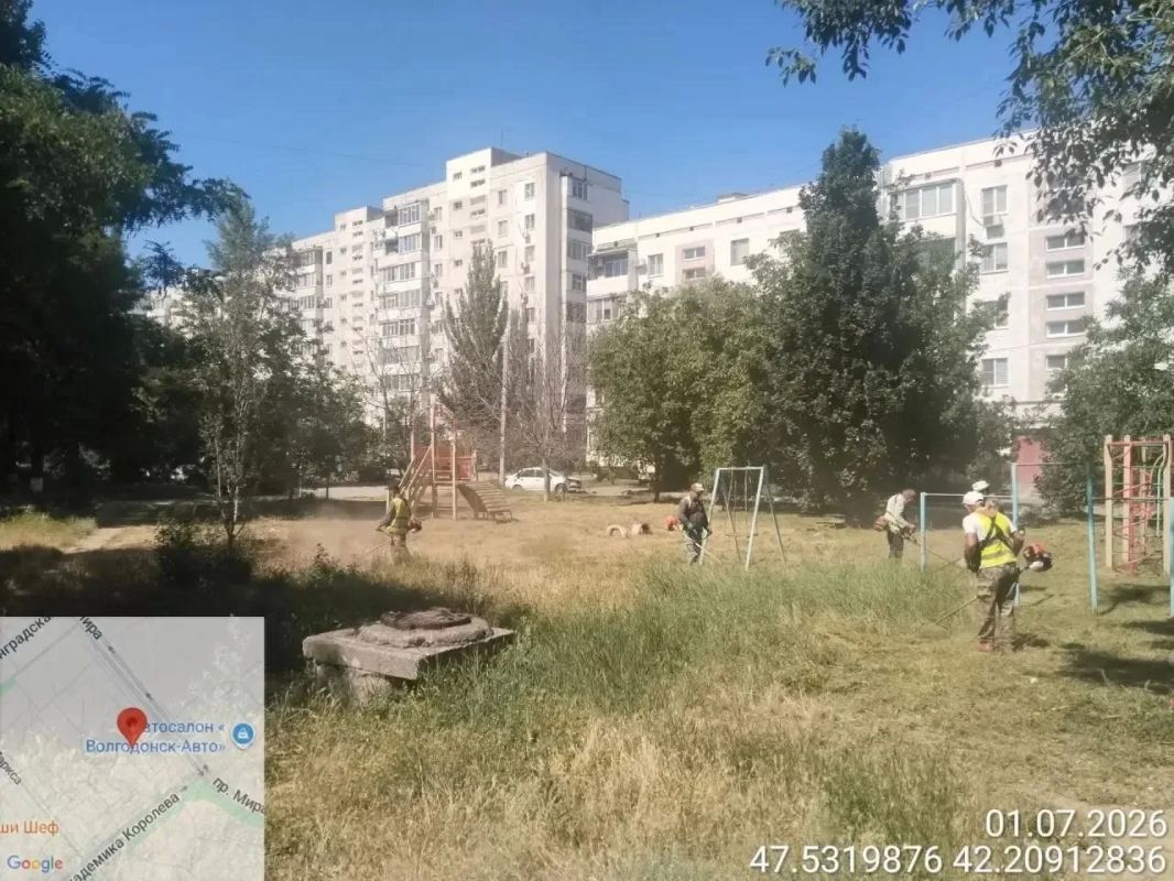 Коммунальные службы Волгодонска ежедневно приводят в порядок дороги, скверы и дворы Коммунальные службы Волгодонска ежедневно приводят в порядок дороги, скверы и дворы