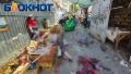 Появились шокирующие кадры с места смертельного удара по рынку в Токмаке