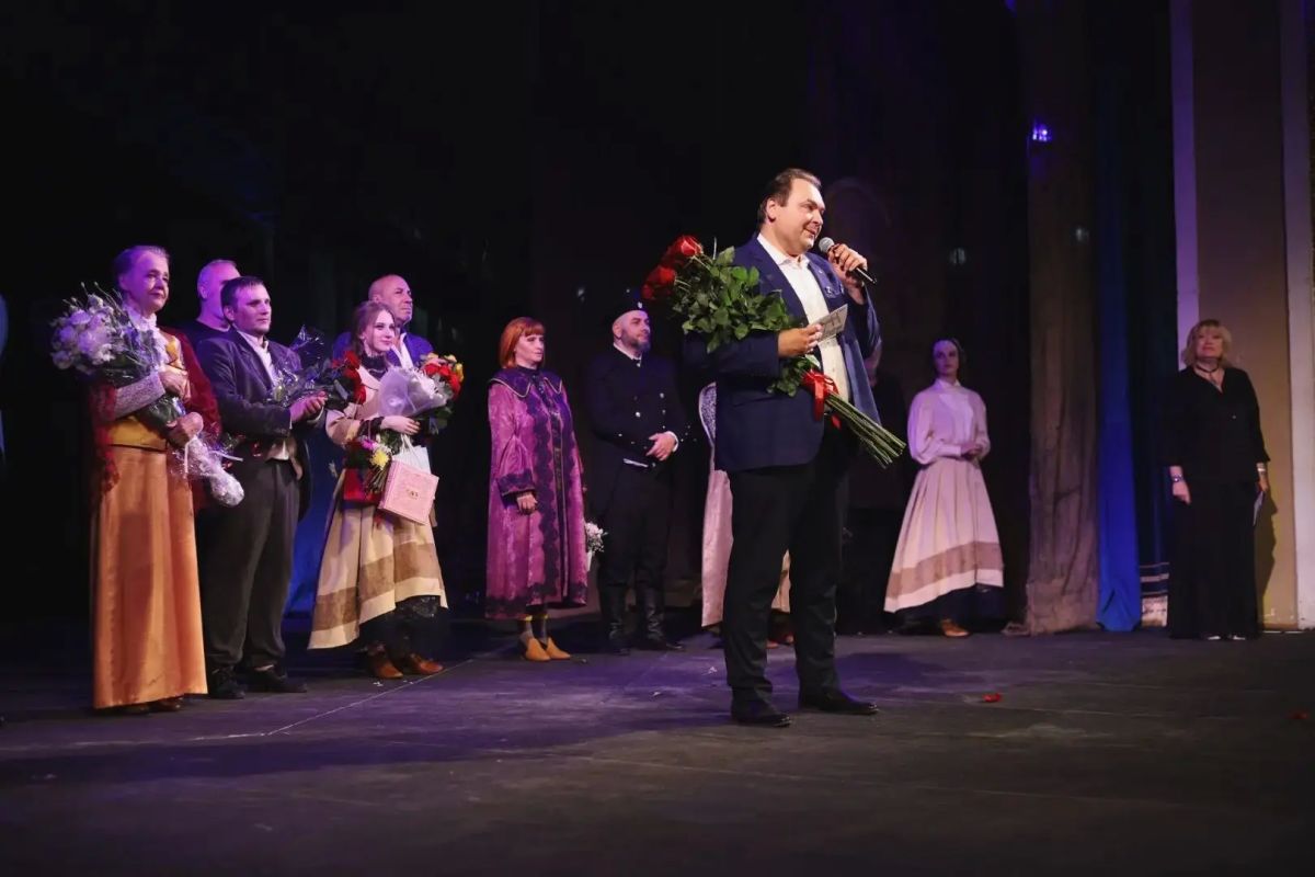 Шахтинский драмтеатр закрыл 96-й сезон громкой премьерой Шахтинский драмтеатр закрыл 96-й сезон громкой премьерой