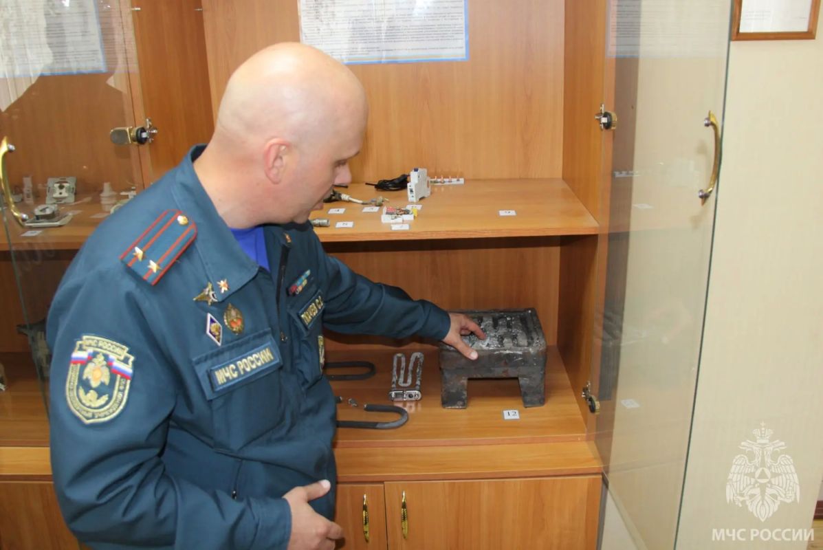 В Ростове-на-Дону специалисты испытательной пожарной лаборатории провели занятие со следователями-криминалистами В Ростове-на-Дону специалисты испытательной пожарной лаборатории провели занятие со следователями-криминалистами