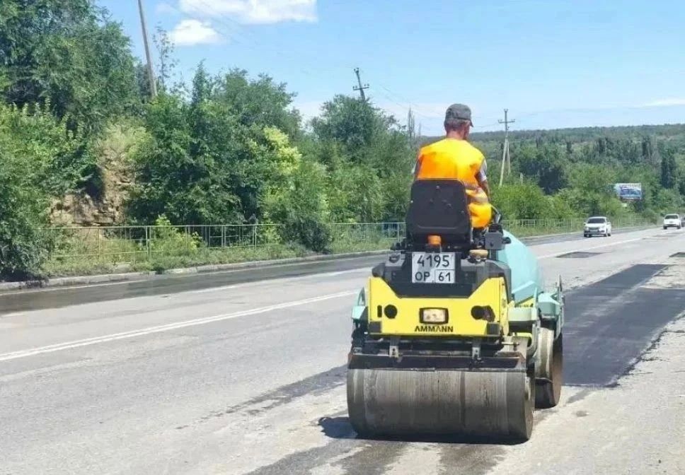 По обращениям жителей проведут ямочный ремонт дорог в поселке ХБК