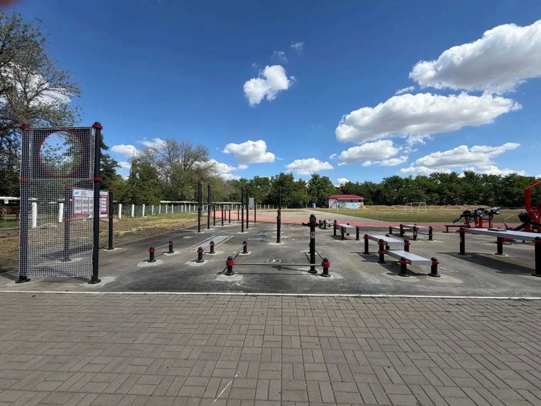 В поселке имени Красина завершают работы по обновлению спортивного ядра В поселке имени Красина завершают работы по обновлению спортивного ядра