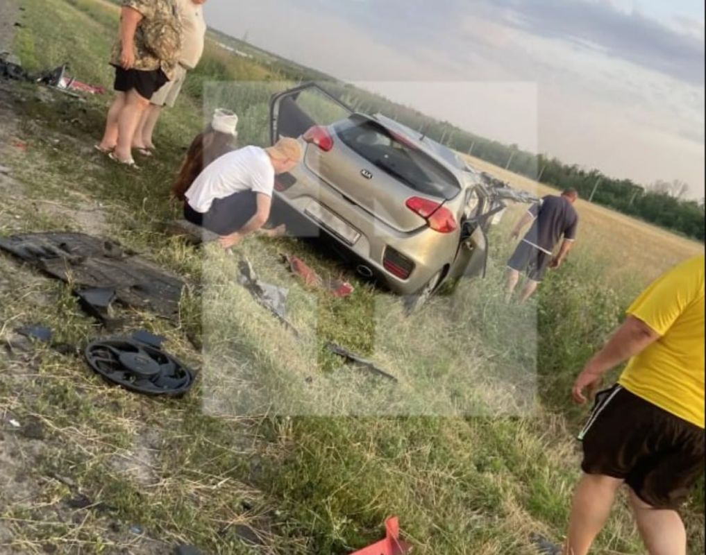 Легковушка попала под колеса двух грузовиков в Ростовской области — два человека погибли, еще четыре человека, в том числе дети, пострадали Легковушка попала под колеса двух грузовиков в Ростовской области — два человека погибли, еще четыре человека, в том числе дети, пострадали