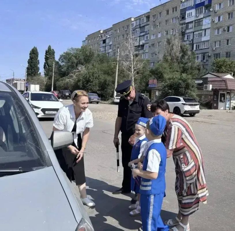 «Письмо водителю». В рамках широкомасштабной профилактической акции «Лето. Дети. Безопасность», а также в преддверии одного из самых теплых семейных праздников — Дня семьи, любви и верности — на дорогах города... «Письмо водителю». В рамках широкомасштабной профилактической акции «Лето. Дети. Безопасность», а также в преддверии одного из самых теплых семейных праздников — Дня семьи, любви и верности — на дорогах города...