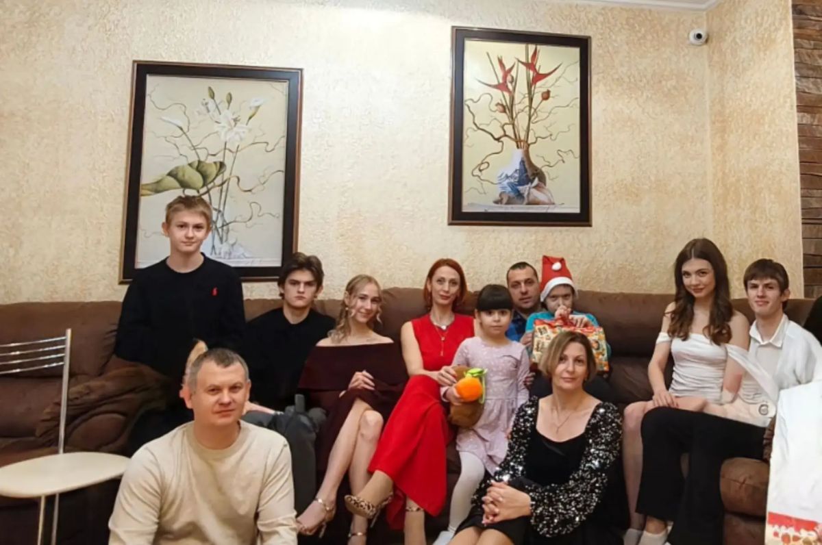 Уважаемые новочеркасцы!. Поздравляю вас с Днём семьи, любви и верности! Для нас, жителей Донского края, этот праздник — особый Уважаемые новочеркасцы!. Поздравляю вас с Днём семьи, любви и верности! Для нас, жителей Донского края, этот праздник — особый