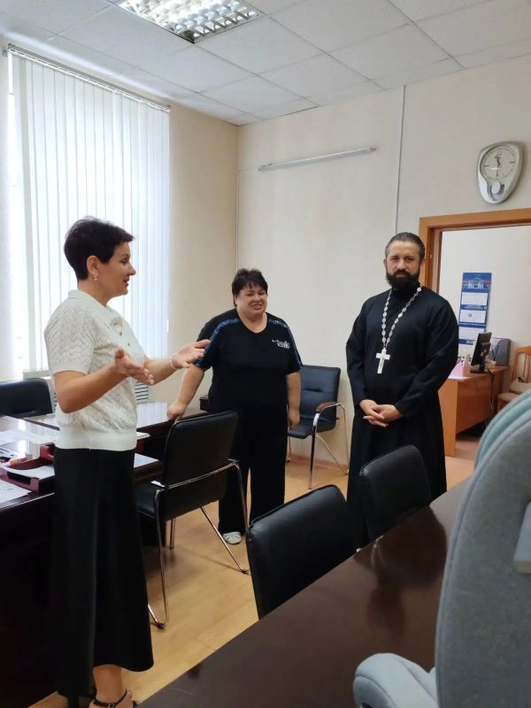 Сегодня, 8 июля, в День семьи, любви и верности, в Администрации Волгодонска поздравили одну из самых больших семей города – Соловьевых Сегодня, 8 июля, в День семьи, любви и верности, в Администрации Волгодонска поздравили одну из самых больших семей города – Соловьевых