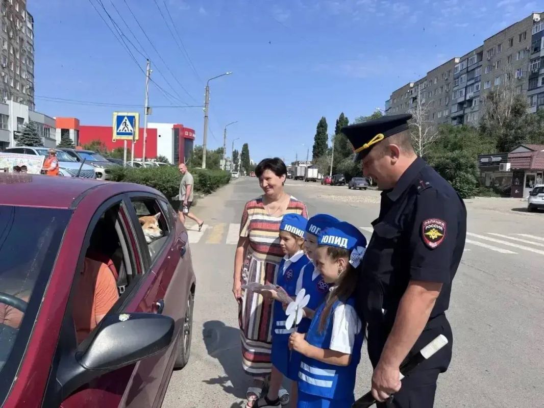 «Письмо водителю». В рамках широкомасштабной профилактической акции «Лето. Дети. Безопасность», а также в преддверии одного из самых теплых семейных праздников — Дня семьи, любви и верности — на дорогах города... «Письмо водителю». В рамках широкомасштабной профилактической акции «Лето. Дети. Безопасность», а также в преддверии одного из самых теплых семейных праздников — Дня семьи, любви и верности — на дорогах города...