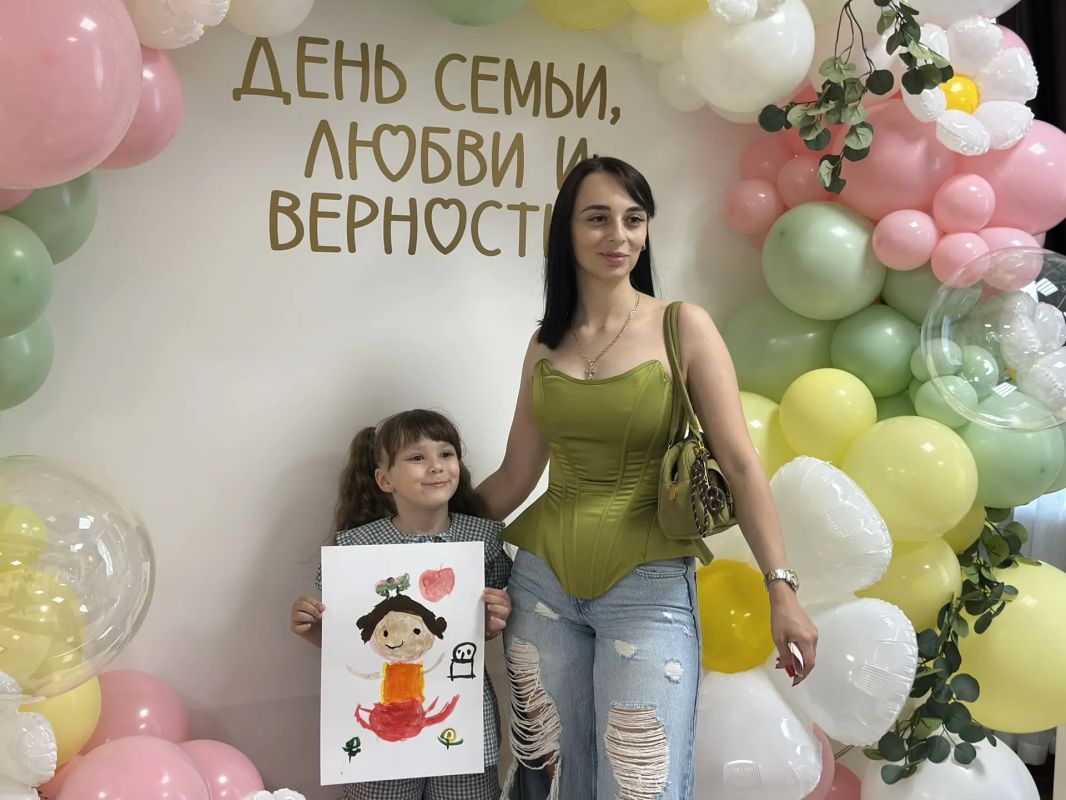 В концертном зале Южно-Российского государственного политехнического университета (НПИ) состоялось праздничное мероприятие, посвященное Дню семьи, любви и верности В концертном зале Южно-Российского государственного политехнического университета (НПИ) состоялось праздничное мероприятие, посвященное Дню семьи, любви и верности