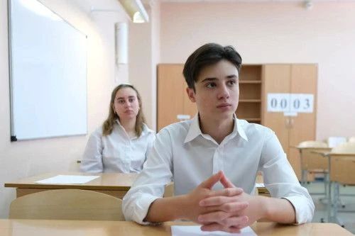 Почти 840 выпускников Ростовской области решили попробовать пересдать ЕГЭ по обществознанию