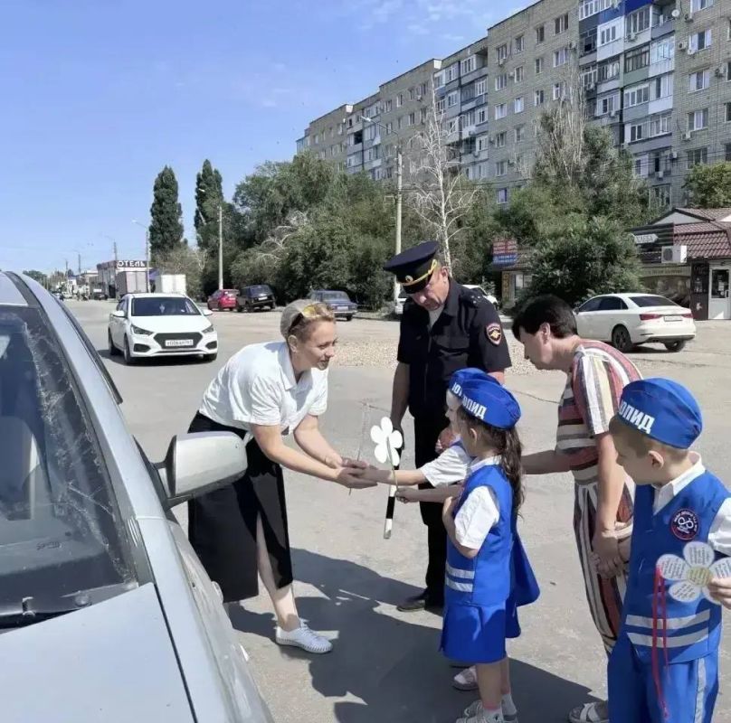 «Письмо водителю». В рамках широкомасштабной профилактической акции «Лето. Дети. Безопасность», а также в преддверии одного из самых теплых семейных праздников — Дня семьи, любви и верности — на дорогах города... «Письмо водителю». В рамках широкомасштабной профилактической акции «Лето. Дети. Безопасность», а также в преддверии одного из самых теплых семейных праздников — Дня семьи, любви и верности — на дорогах города...