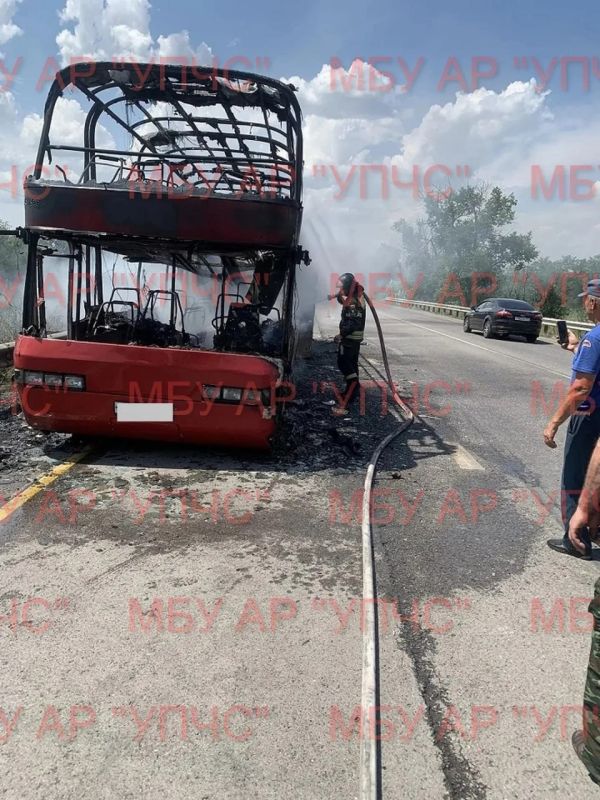 58 пассажиров находились в автобусе «Москва-Ставрополь», когда тот загорелся в Аксайском районе 58 пассажиров находились в автобусе «Москва-Ставрополь», когда тот загорелся в Аксайском районе