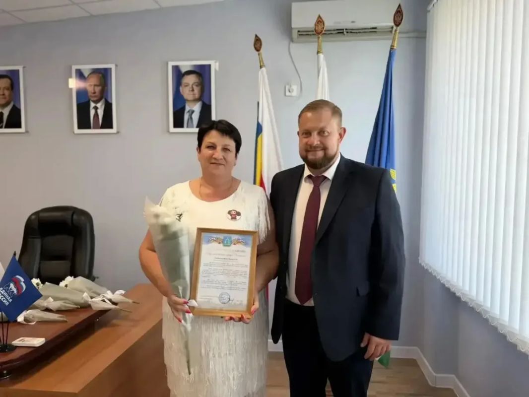 Встретился с женщинами-волонтёрами Батайска, которые помогают нашим бойцам и их семьям Встретился с женщинами-волонтёрами Батайска, которые помогают нашим бойцам и их семьям