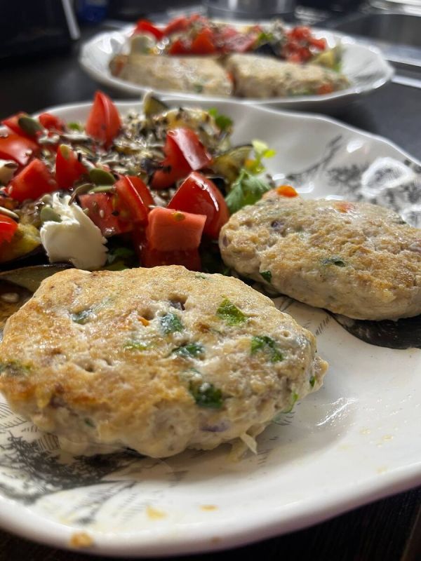 Быстрые куриные котлеты с зеленью: простой и вкусный рецепт за 15 минут