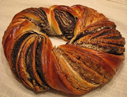 Нежный орехово-маковый рулет