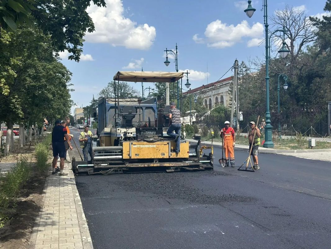 Продолжается комплексное благоустройство главного проспекта нашего города — Платовского Продолжается комплексное благоустройство главного проспекта нашего города — Платовского
