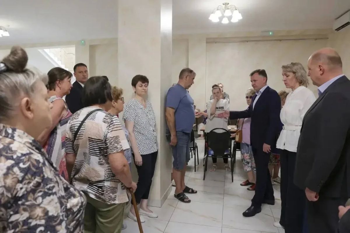Губернатор приехал в Таганрог после массированной атаки БПЛА Губернатор приехал в Таганрог после массированной атаки БПЛА