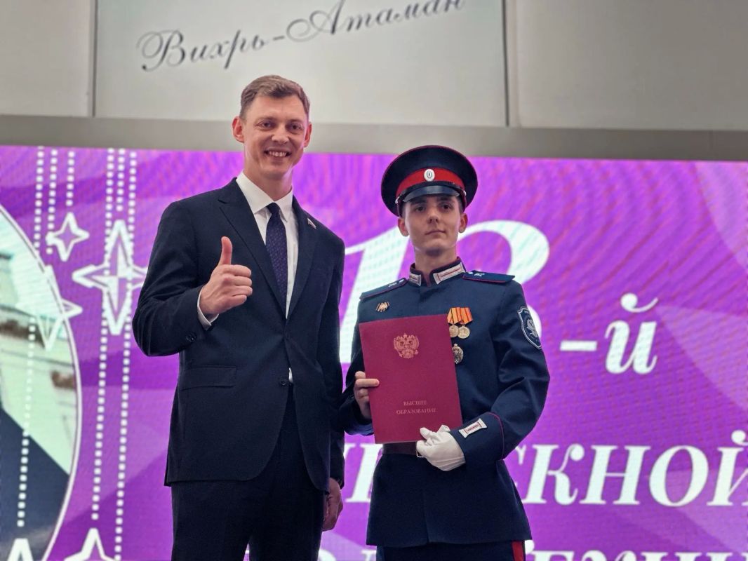 В Крытом дворе Южно-Российского государственного политехнического университета (НПИ) имени Матвея Платова прошла торжественная церемония вручения дипломов В Крытом дворе Южно-Российского государственного политехнического университета (НПИ) имени Матвея Платова прошла торжественная церемония вручения дипломов
