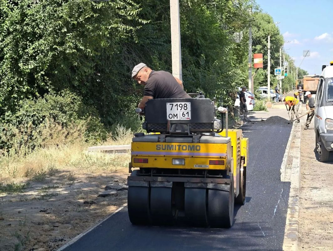В микрорайоне Красный Яр на улице Железнодорожной началось обновление тротуара протяженностью почти два километра В микрорайоне Красный Яр на улице Железнодорожной началось обновление тротуара протяженностью почти два километра
