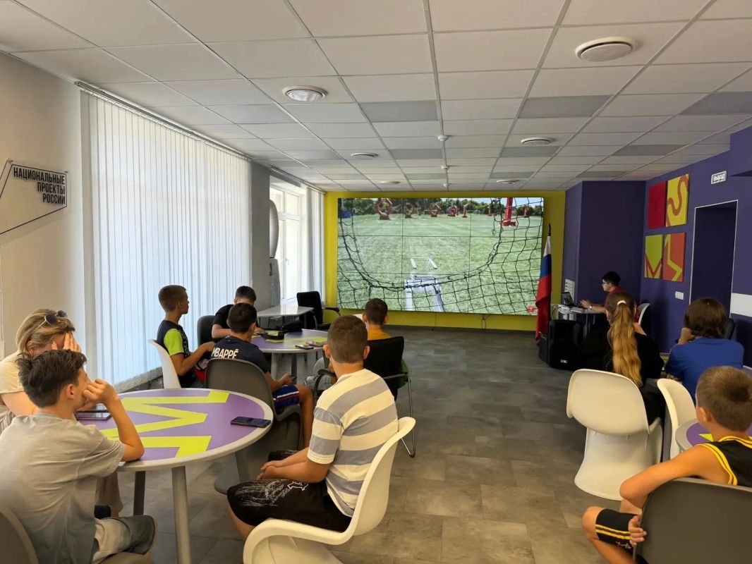 Юные шахтинцы освоили управление дронами на мастер-классе от «Движения Первых» Юные шахтинцы освоили управление дронами на мастер-классе от «Движения Первых»