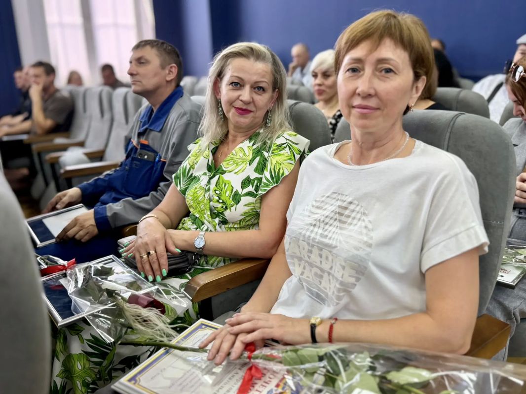 Сегодня в филиале «Эл 6 — Новочеркасск» состоялось торжественное мероприятие, приуроченное ко Дню металлурга Сегодня в филиале «Эл 6 — Новочеркасск» состоялось торжественное мероприятие, приуроченное ко Дню металлурга