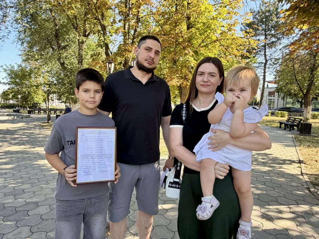 В администрации Новочеркасска состоялась торжественная церемония вручения свидетельств на получение социальной выплаты для приобретения или строительства жилья В администрации Новочеркасска состоялась торжественная церемония вручения свидетельств на получение социальной выплаты для приобретения или строительства жилья