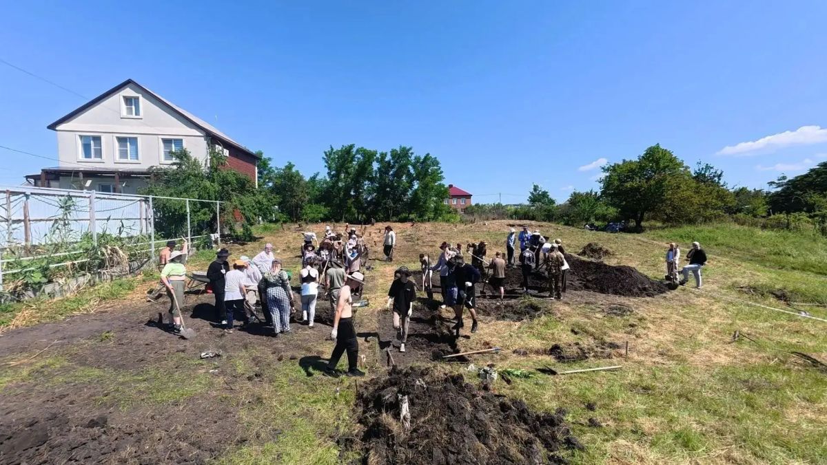 В Азовском районе ученые получили новые данные об объекте археологического наследия федерального значения «Пятьдесят шесть курганов» В Азовском районе ученые получили новые данные об объекте археологического наследия федерального значения «Пятьдесят шесть курганов»