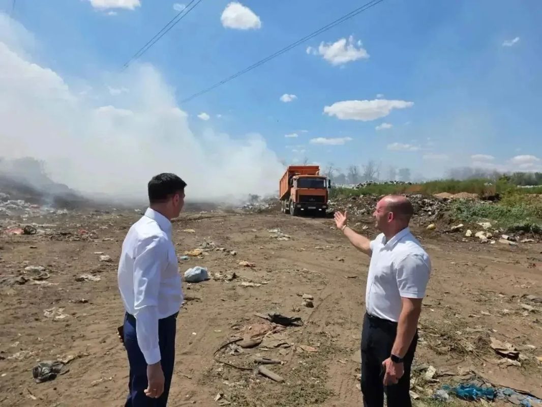 К тушению пожара на полигоне ТКО в Зернограде привлекли дополнительную технику