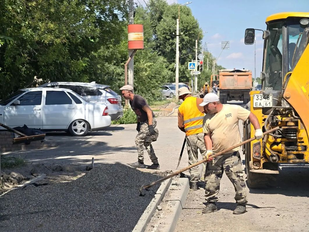 В микрорайоне Красный Яр на улице Железнодорожной началось обновление тротуара протяженностью почти два километра В микрорайоне Красный Яр на улице Железнодорожной началось обновление тротуара протяженностью почти два километра