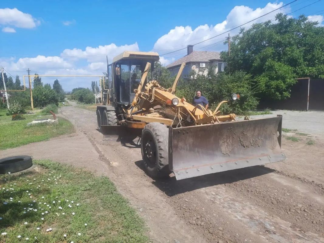 В посёлке Майский стартовали работы по ремонту грунтовых дорог: улицы Дачная и переулок Крылова В посёлке Майский стартовали работы по ремонту грунтовых дорог: улицы Дачная и переулок Крылова